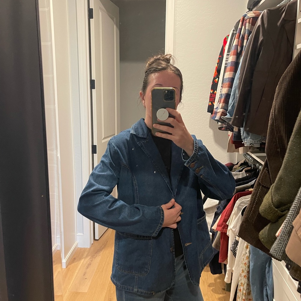 Vintage size large Bill Blass Blue Denim Jacket with Button Accents - Picture 4 of 6